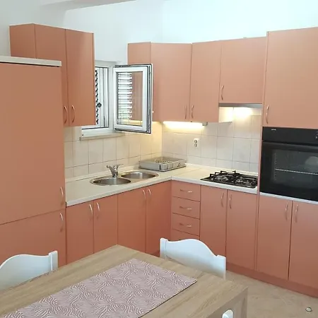 Edita Apartman *